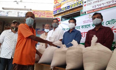 বাগেরহাটে তিনশ পরিবহন শ্রমিককে খাদ্য সহায়তা বাগেরহাটে তিনশ পরিবহন শ্রমিককে খাদ্য সহায়তা